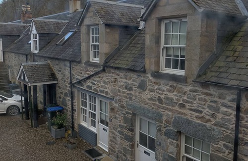 Murthly Apartment | Stunning highland courtyard apartment