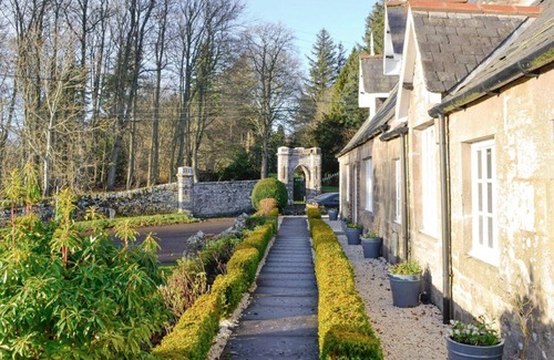 Letham Grange House | Stunning historic Angus cottage next door to Guthrie castle and ancient church