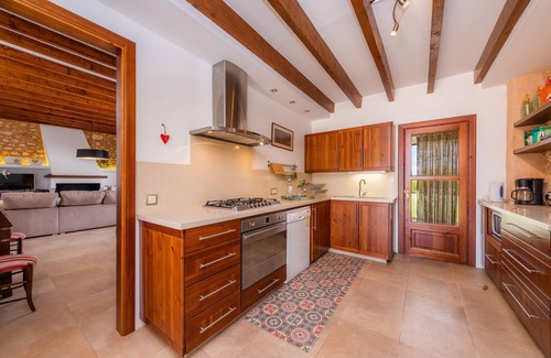 Manacor Villa | Stunning Holiday Home Sa Pleta with Mountain View, Wi-Fi, Balcony, Garden