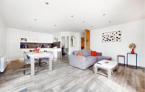 Angerville-l'Orcher House | Stunning Home In Angerville L'orcher