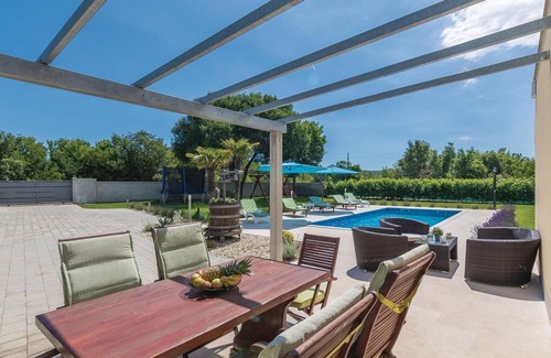 Bale House | Stunning home in Bale