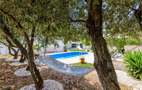 Broce House | Stunning Home In Broce With Wifi