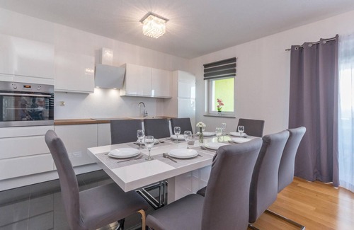 Sveti Filip i Jakov House | Stunning home in Gornje Rastane