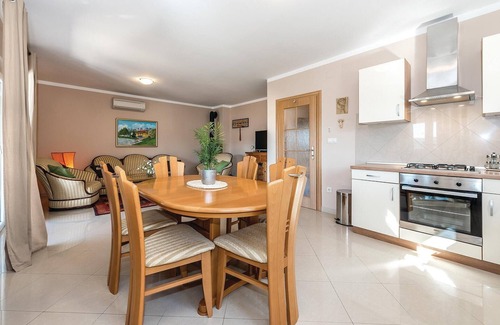 Kijevo House | Stunning home in Kijevo
