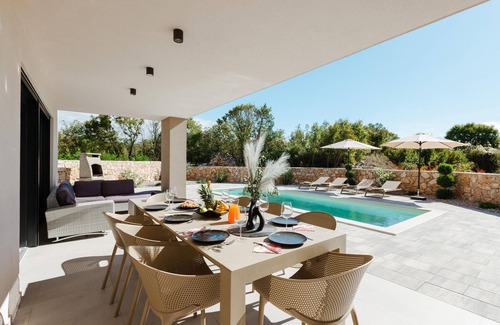 Kras House | Stunning home in Kras with WiFi