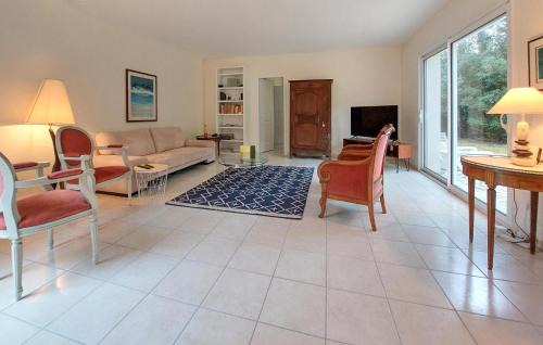 La Palmyre House | Stunning Home In Les Mathes With Wifi