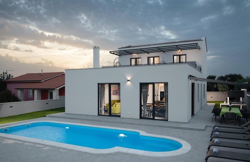 Skatari House | Stunning home in Pula