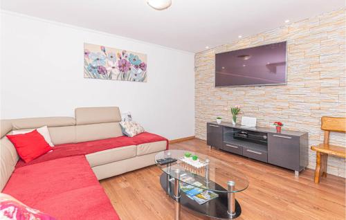 Drnis House | Stunning Home In Siritovci With Wifi