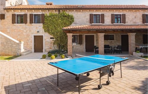 Tinjan House | Stunning Home In Tinjan