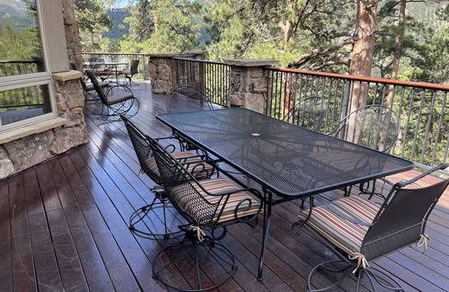 Estes Park House | Stunning Home! Rare Views & Ultimate Privacy – Perfect Location Bordering RMNP!