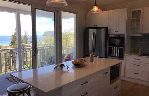Copacabana House | Stunning house, breathtaking beach & ocean views, 3 min walk beach, cafes, parks
