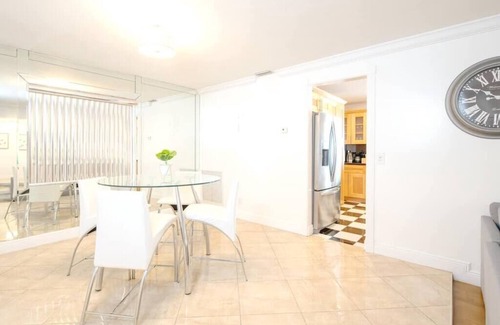 Pembroke Pines Villa | Stunning Lake-Front Villa with Pool & Spa