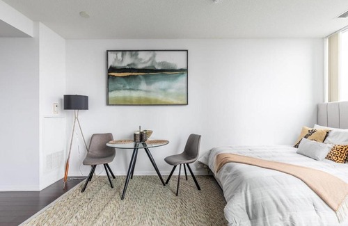 Fort York Apartment | Stunning Lake View Top Floor Studio