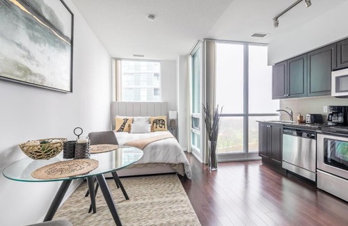 Fort York Apartment | Stunning Lake View Top Floor Studio