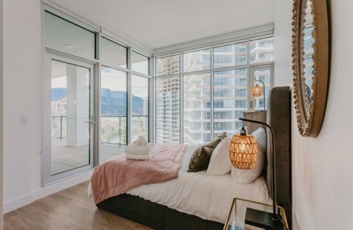 Cultural District Condo | STUNNING LAKEVIEW ✧ 3BR BAYSIDE LUXURY PENTHOUSE✧