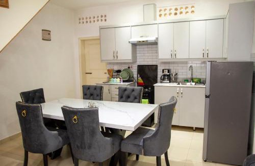 Kampala Apartment | Stunning lakeview Apt 8mins from Speke Resort