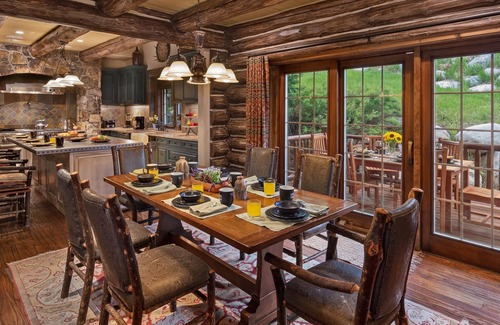 Avon House | Stunning Log Retreat + Game Room | Pioneer Lodge