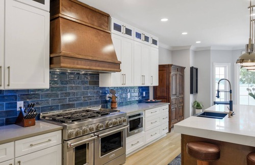 Old Hickory House | Stunning Luxury@Lakehouse Mansion w Pool&Spa10min from airport 20min dwntwn