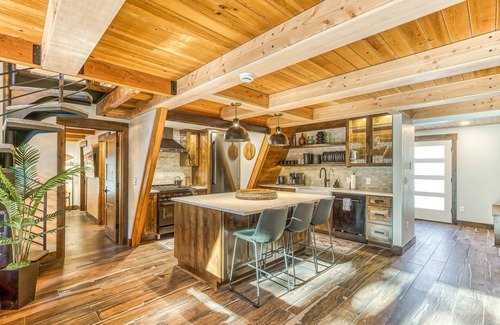 Government Camp House | Stunning Luxury A-Frame in the Heart of Government Camp, walk to Skibowl