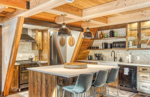 Government Camp House | Stunning Luxury A-Frame in the Heart of Government Camp, walk to Skibowl