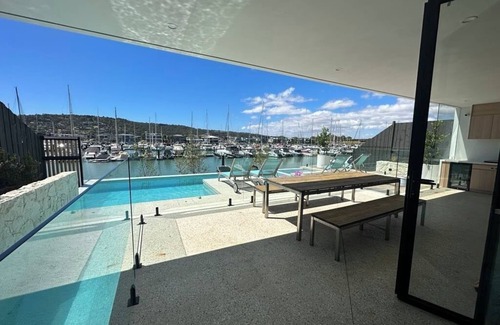 Safety Beach House | Stunning Luxury Waterfront Retreat – Sleeps 12, Pool, Spa & Entertainment Galore