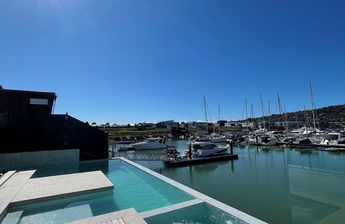 Safety Beach House | Stunning Luxury Waterfront Retreat – Sleeps 12, Pool, Spa & Entertainment Galore
