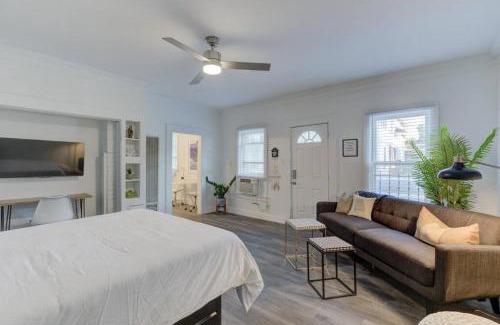 Central Gardens Apartment | Stunning Memphis Neighborhood Guest House
