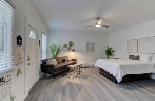 Central Gardens Apartment | Stunning Memphis Neighborhood Guest House