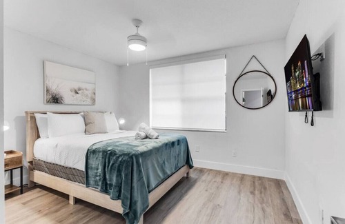 Olympia Heights House | Stunning Miami Heated Pool House - Perfect Gateway