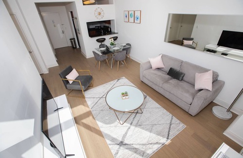 Tudor City Apartment | Stunning Midtown East 1 Bed w/Gym, Rooftop #6135