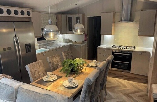 Skegness Cabin | Stunning mini Lodge southview Skegness