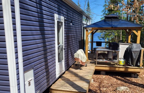 Cloyne Cottage | Stunning Modern Cottage, Mazinaw Lake, Walk to Bon Echo Park