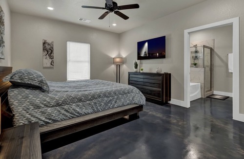 Burnet House | Stunning modern home for unforgettable hill country adventures & relaxation.