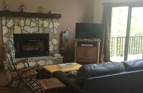 Murphy Ski Chalet | Stunning Mountain Views! And So Much To Do! Family & Pet Friendly.