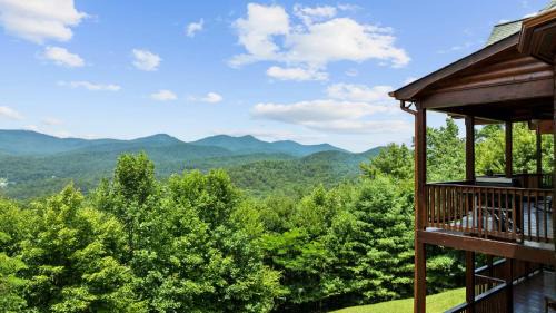 Mineral Bluff House | Stunning Mtn Views Sleeps 10 Hot Tub Game Room