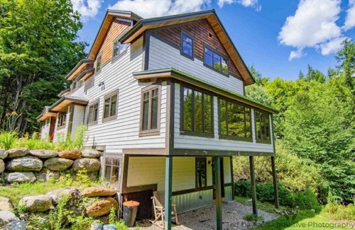 Moscow House | Stunning New Build on the River, 4 miles to Trapp