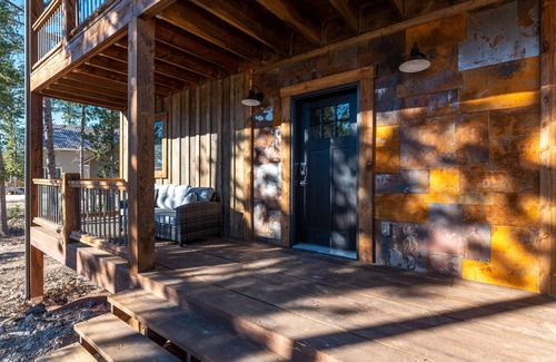 Deadwood Cabin | Stunning New Cabin in Powder House Pass with Hot Tub & Theater Room