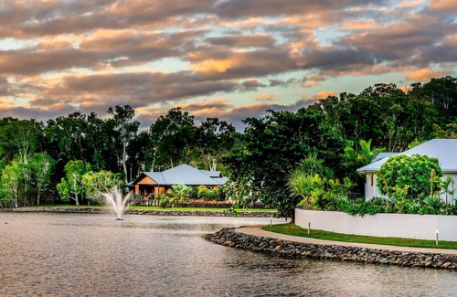 Trinity Beach Villa | STUNNING NEW VILLA ON BLUE LAGOON WITH PLUNGE POOL