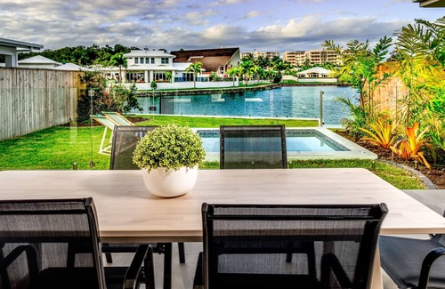 Trinity Beach Villa | STUNNING NEW VILLA ON BLUE LAGOON WITH PLUNGE POOL