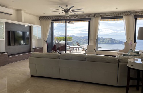 Coco Villa | Stunning ocean views with a great location