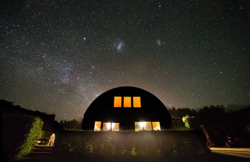 Raglan House | Stunning ocean view barn