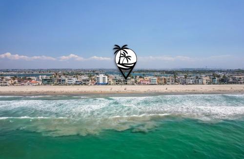Central Mission Beach House | Stunning Oceanfront Boardwalk Condo - Spa, Steps2Beach, Parking & Fast Wifi!