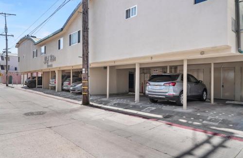 Central Mission Beach House | Stunning Oceanfront Boardwalk Condo - Spa, Steps2Beach, Parking & Fast Wifi!