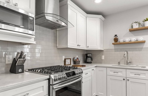 City Park Apartment | Stunning, One-Bedroom Apartment. Steps from Denver City Park! Very walkable!
