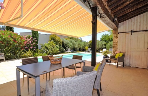 Morieres-les-Avignon Villa | Stunning private villa for 6 people with private pool, A/C, WIFI, TV and terrace