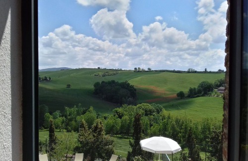 San Giovanni d'Asso House | Stunning private villa with A/C, WIFI, private pool, TV, patio, panoramic view, close to Montalcino
