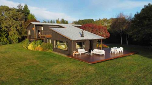 Acacia Bay House | Stunning panoramic Lakeview , spa pool & privacy