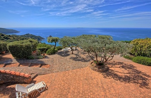 Monte Argentario Villa | Stunning private villa for 6 guests with A/C, WIFI, TV, patio, pets allowed and panoramic view