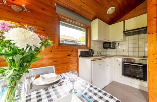 Brazzacott House | Stunning private villa for 4 guests with WIFI, hot tub, TV, terrace, pets allowed and panoramic .
