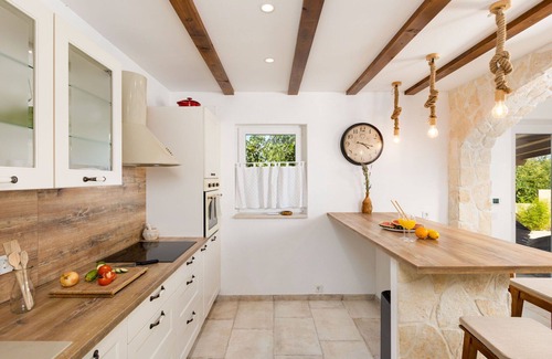Garica House | Stunning private villa for 8 people with private pool, A/C, WIFI, TV and terrace
